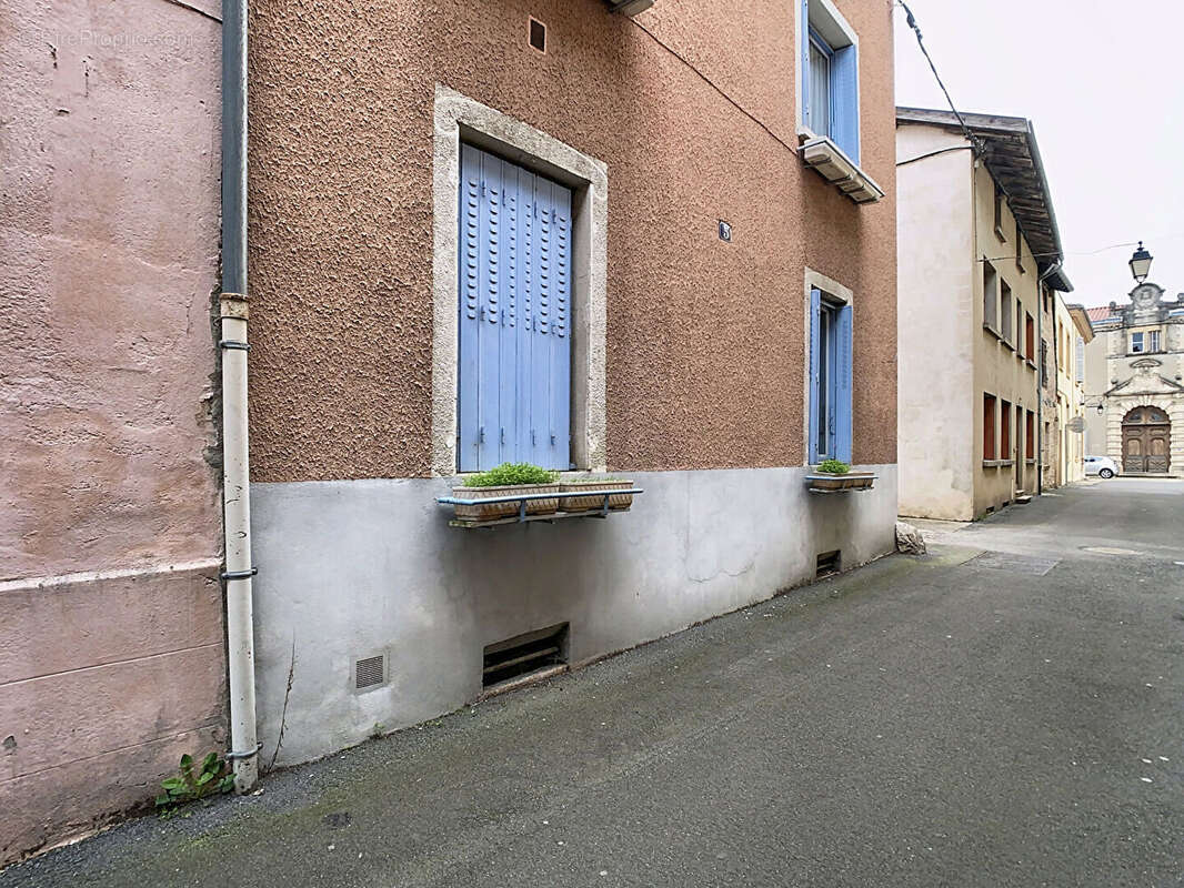 Maison à PONT-DE-VAUX