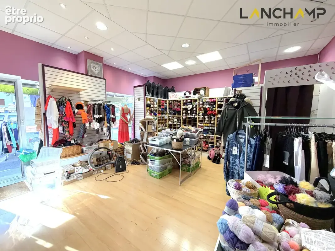 Local commercial idéalement placé - photo 3