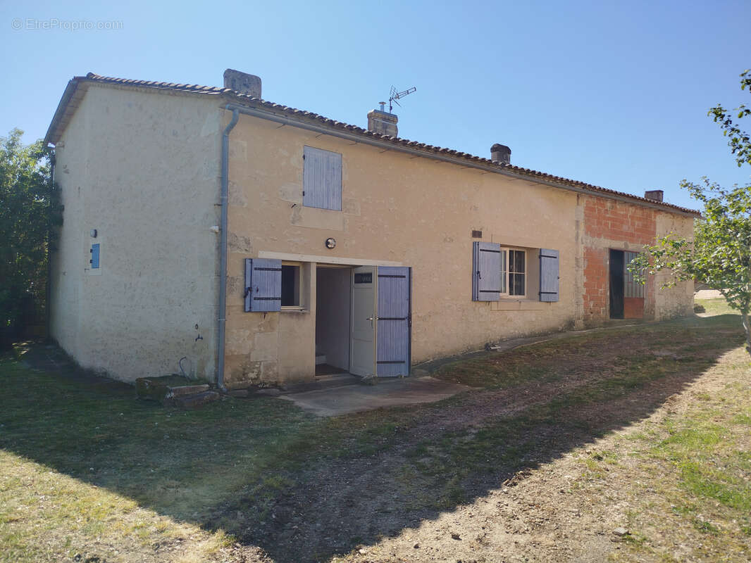 Maison à SAINTE-RADEGONDE