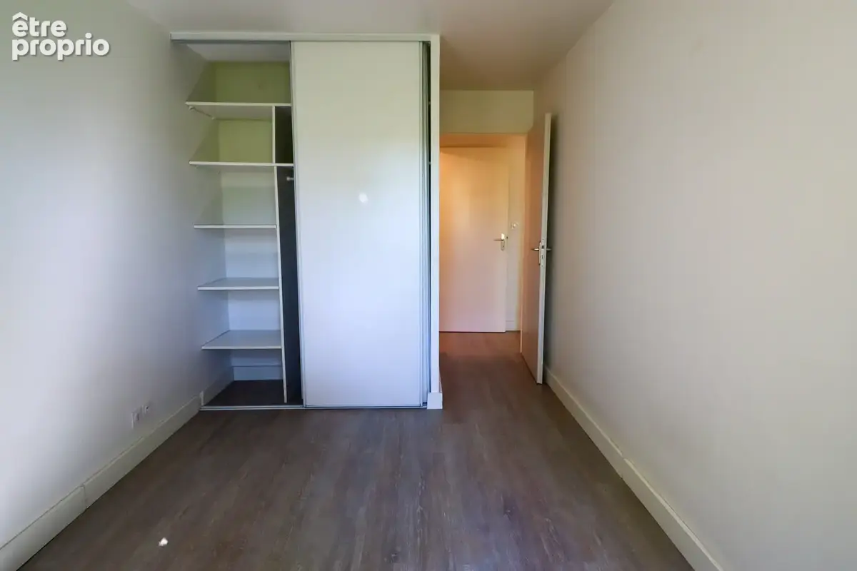 APPARTEMENT T4 - 3 Chambres - 2 balcons - 2 parkings - Aucun travaux - Piscine - Au calme - photo 13
