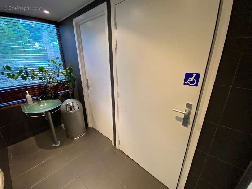 Cannes californie 320 m2 murs libres atypique local commercial ou professionnel 320 m2 prestigieux à cannes-quartier californie - photo 11