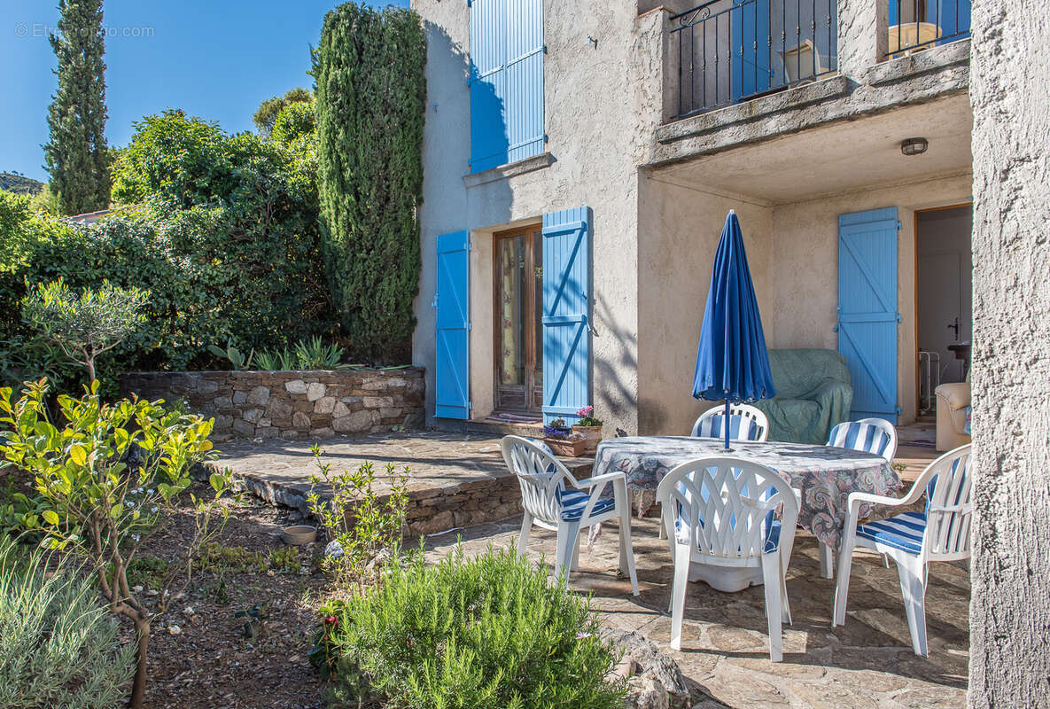 Villa vue sud - 630 m2 de jardin avec piscine - garage - photo 14