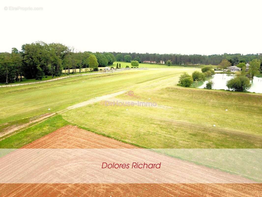 Terrain à PRESSIGNAC-VICQ