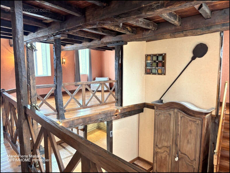 Maison familiale de 7 pièces à BOURGANEUF (23) - photo 7