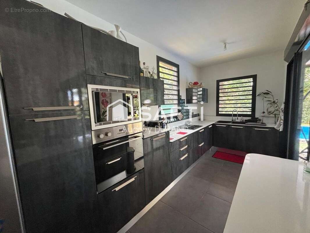 Photo 4 - Maison à REMIRE-MONTJOLY