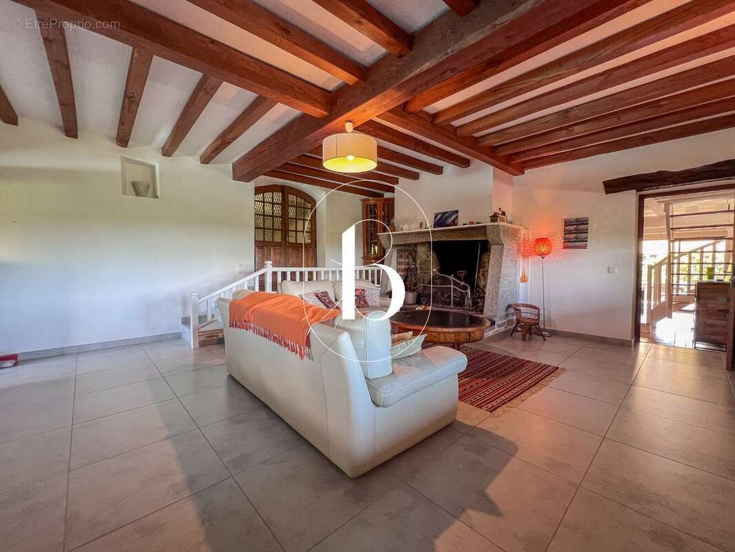 Maison 350 m² à Bessas  - photo 15