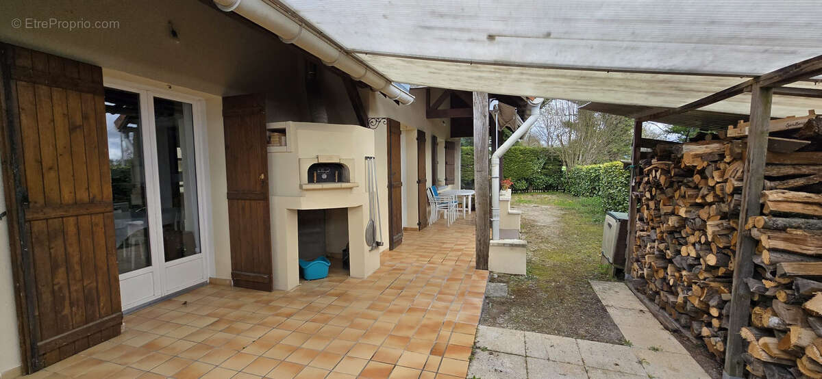 Maison à L'ABERGEMENT-SAINTE-COLOMBE