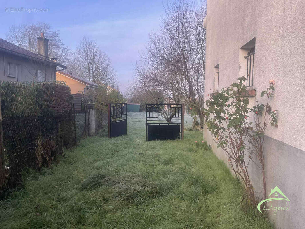 Maison à SAINT-JUNIEN