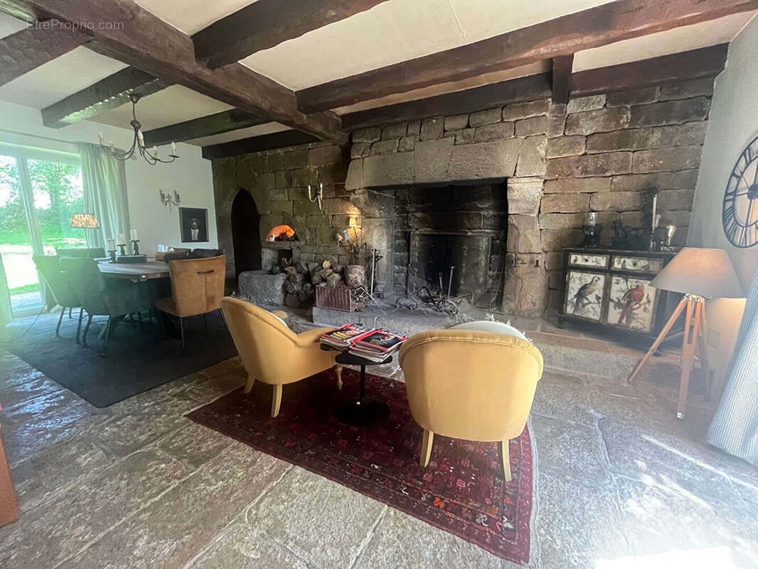 Maison à LOGONNA-DAOULAS