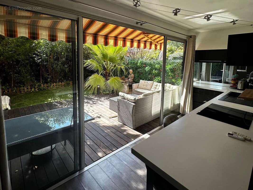 Appartement à VALLAURIS