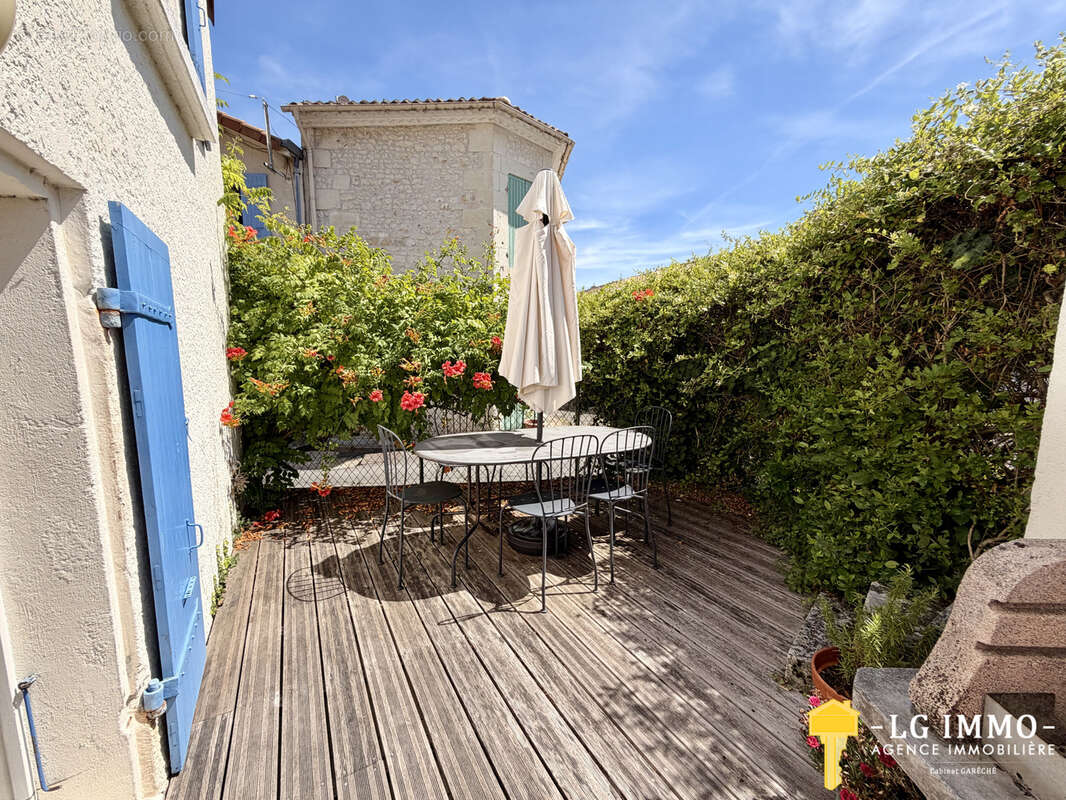 Maison à MORTAGNE-SUR-GIRONDE