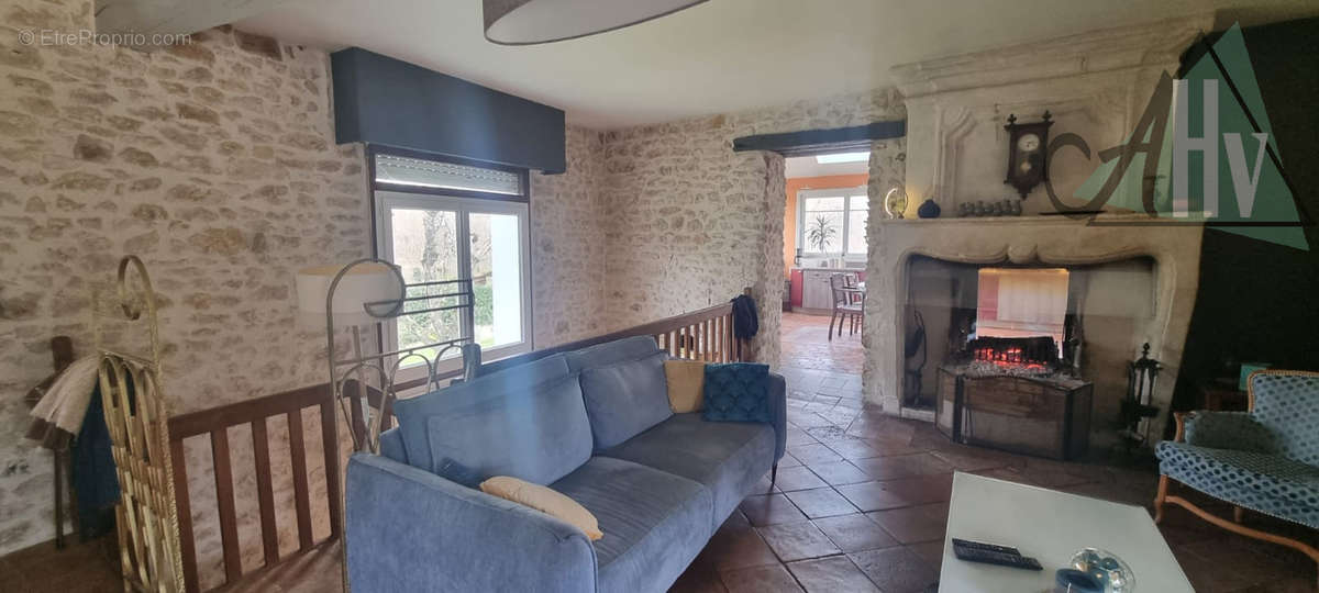 Maison à LES ORMES-SUR-VOULZIE