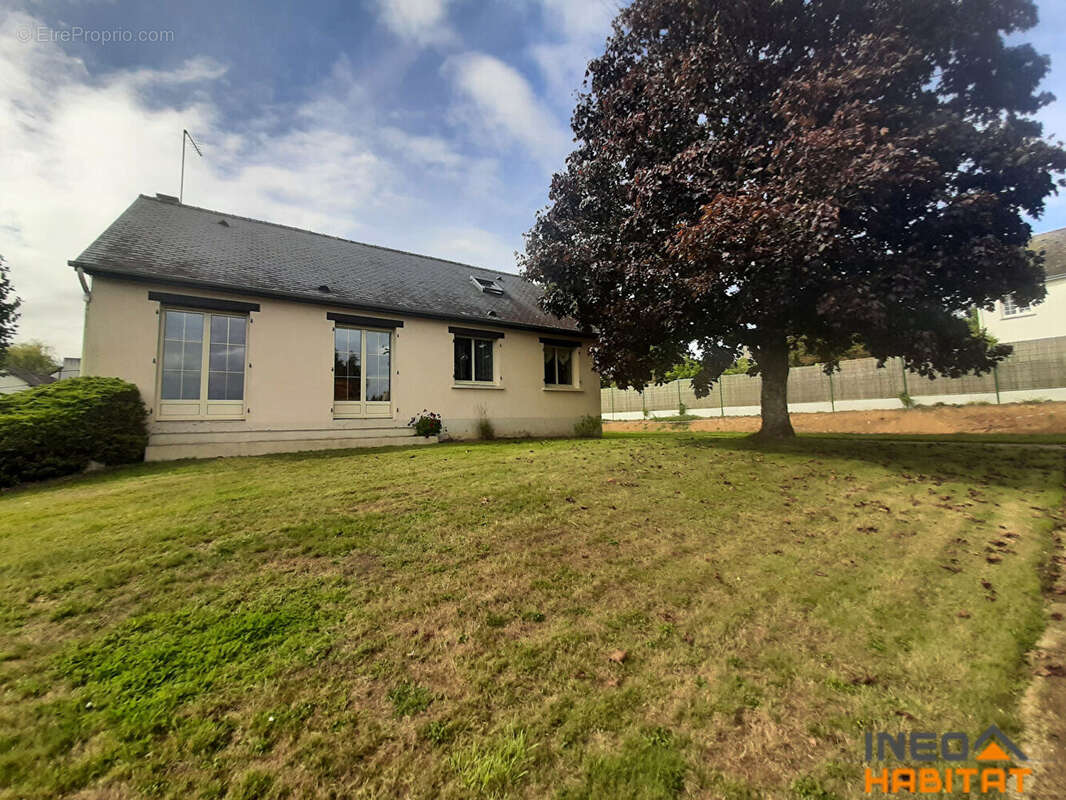 Maison à MONTREUIL-LE-GAST