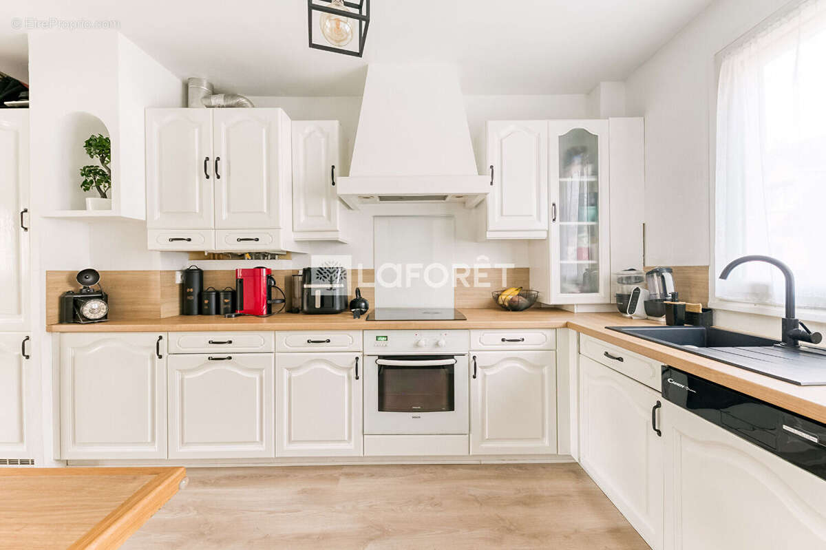 Appartement à EMERAINVILLE