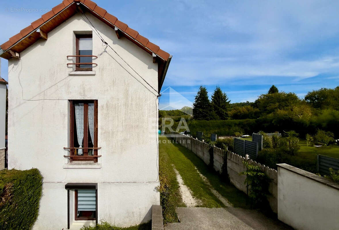 Maison à SAINT-PIERRE-LES-NEMOURS