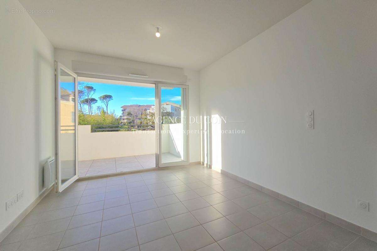 Appartement à LE MUY