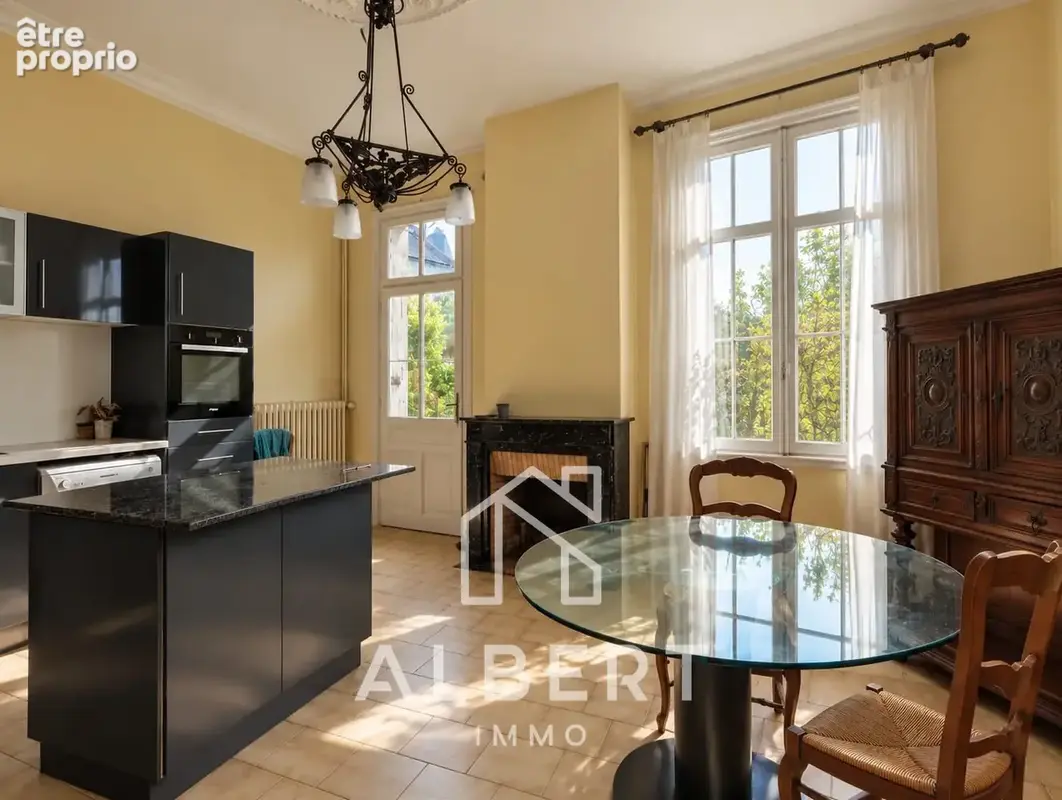 Maison de maître avec local commercial au coeur de Gennes Val de Loire - photo 8