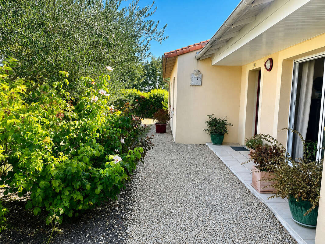 Pavillon de plain pied de 117 m2 / quartier residentiel mirebeau - photo 15