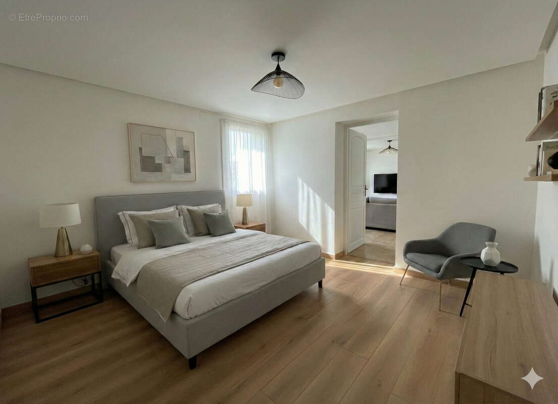 Chambre Rdc - Maison à DECINES-CHARPIEU