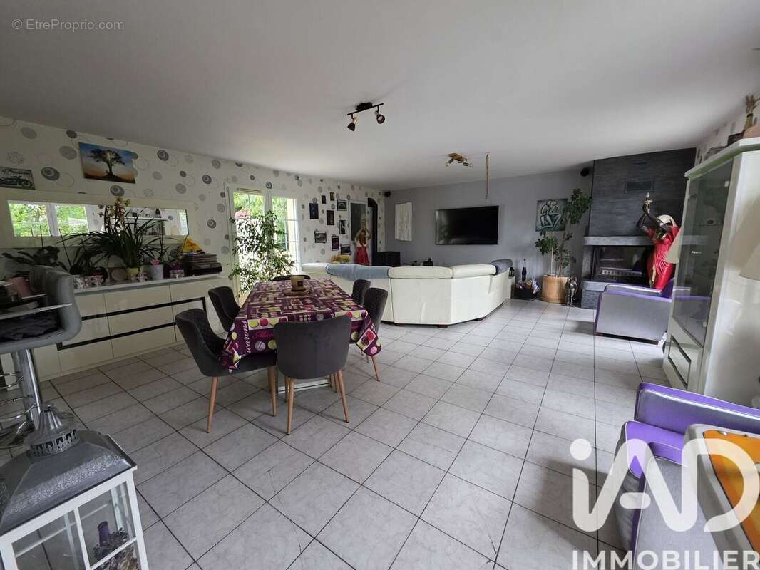 Maison 222 m² à Auvillars  - photo 3