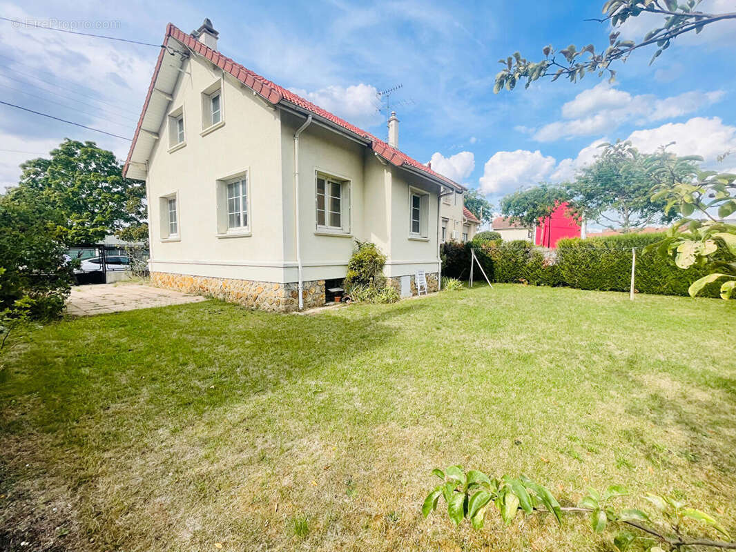 Maison à SARTROUVILLE
