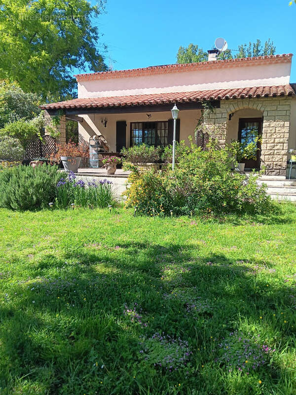 Maison à SAINT-QUENTIN-LA-POTERIE
