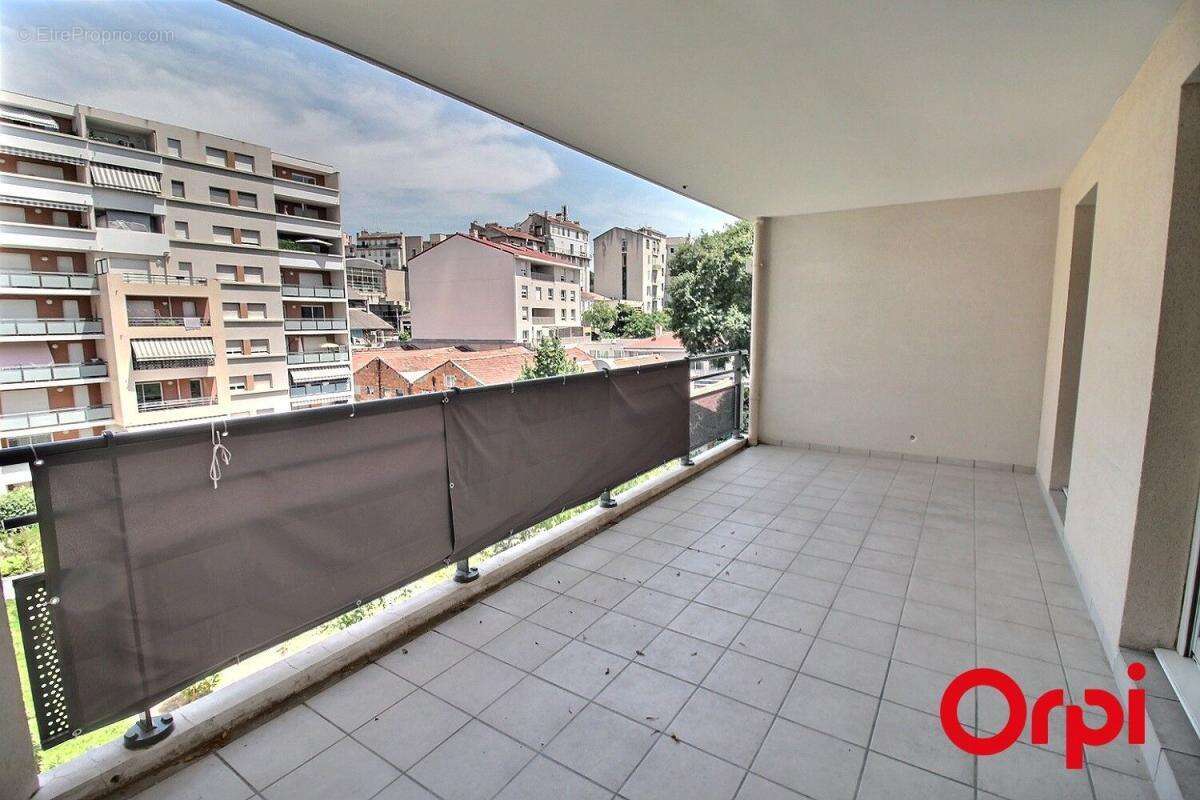 Appartement à MARSEILLE-4E