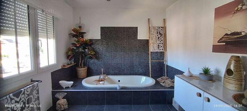 LUNEL NORD, Villa individuelle R+1, 132 M2 SH 3 chambres, séjour, cuisine, garage sur 339M2 terrain - photo 15
