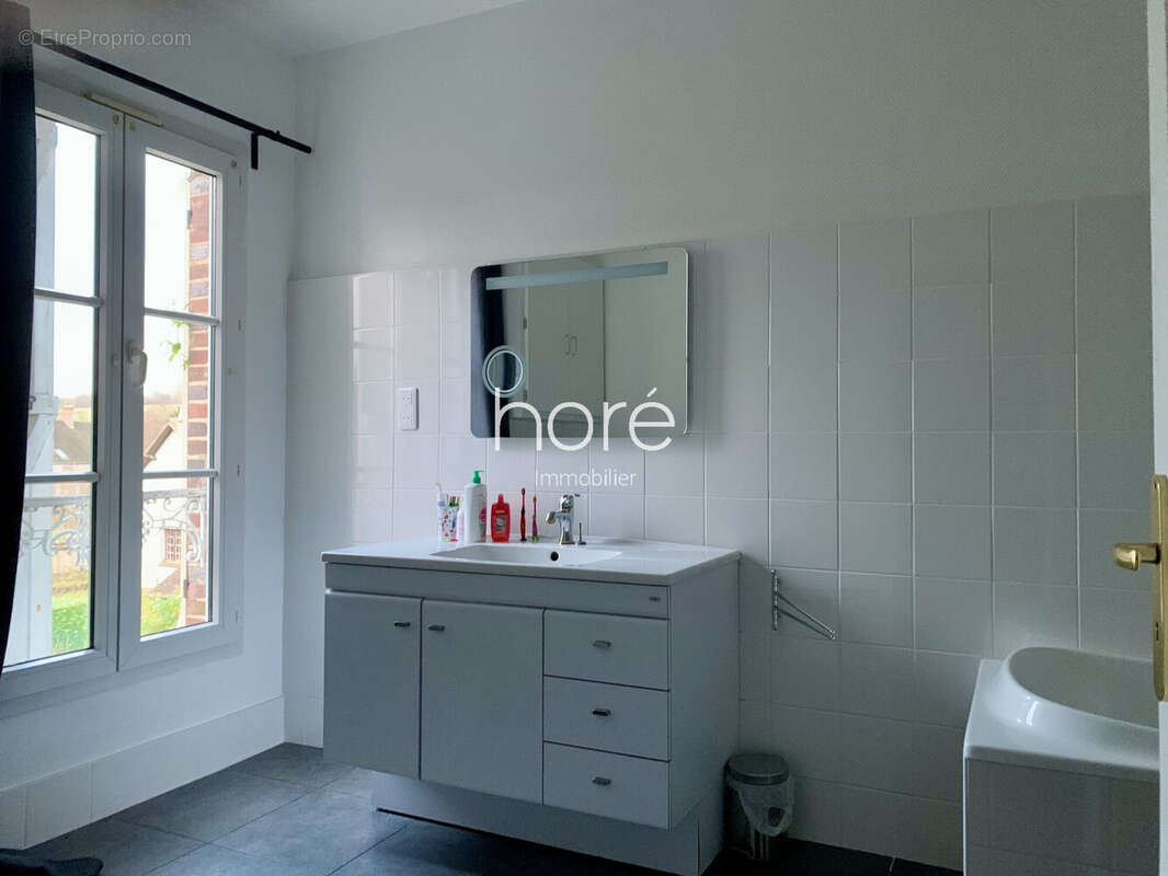 Maison à LA FERTE-LOUPIERE