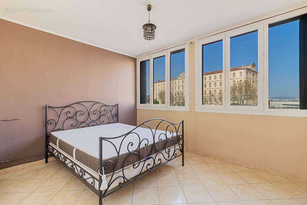 Appartement à MARSEILLE-1E