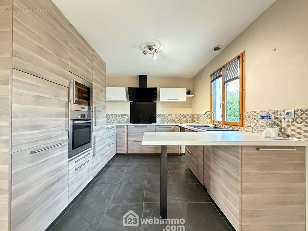 La cuisine entièrement équipée - Maison à AUTREVILLE