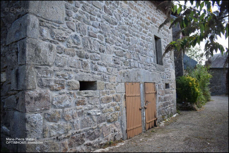 Maison à ROYERE-DE-VASSIVIERE