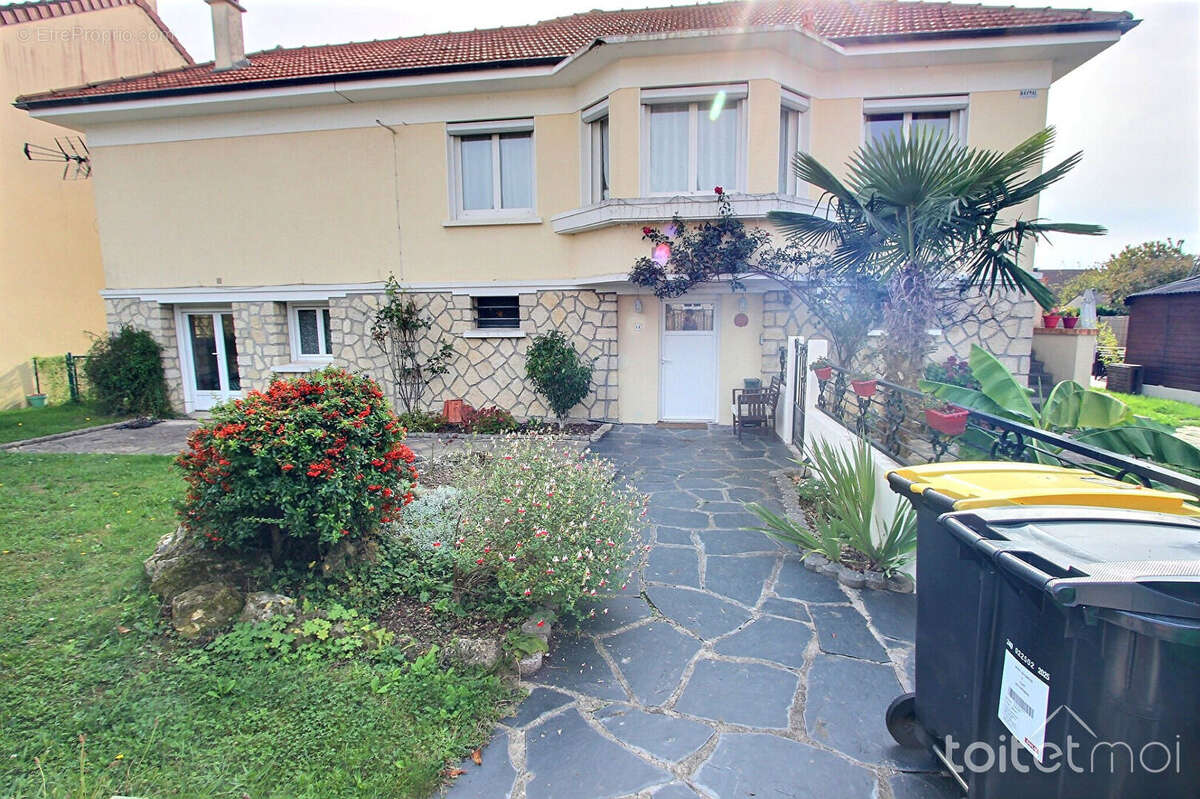 Maison à MAGNY-LES-HAMEAUX