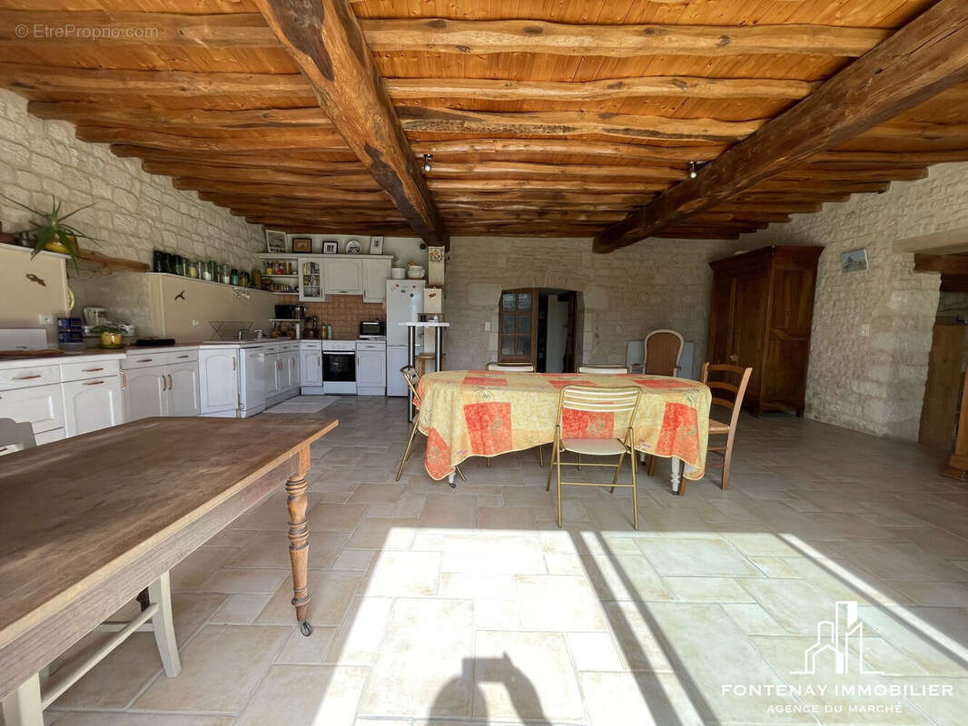 Maison 240 m² à Fontenay-Le-Comte  - photo 6