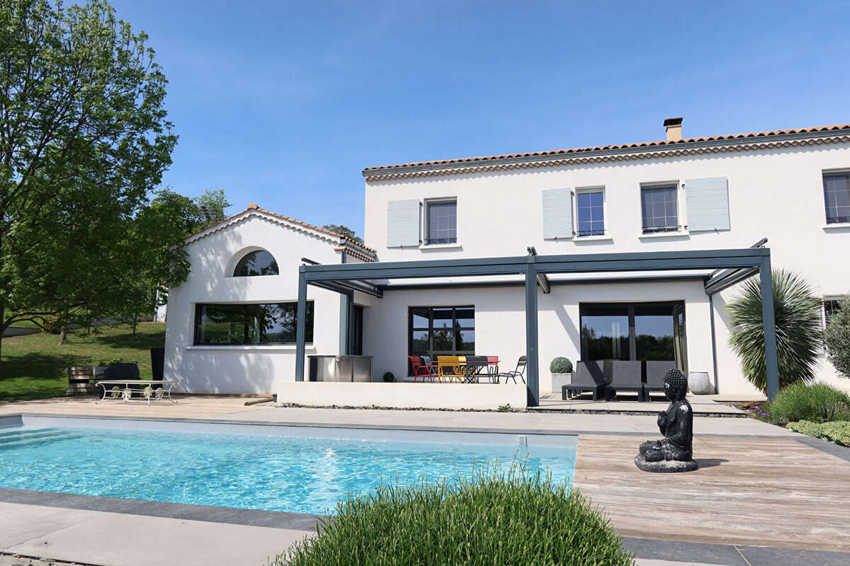 Maison à LA ROCHE-BLANCHE