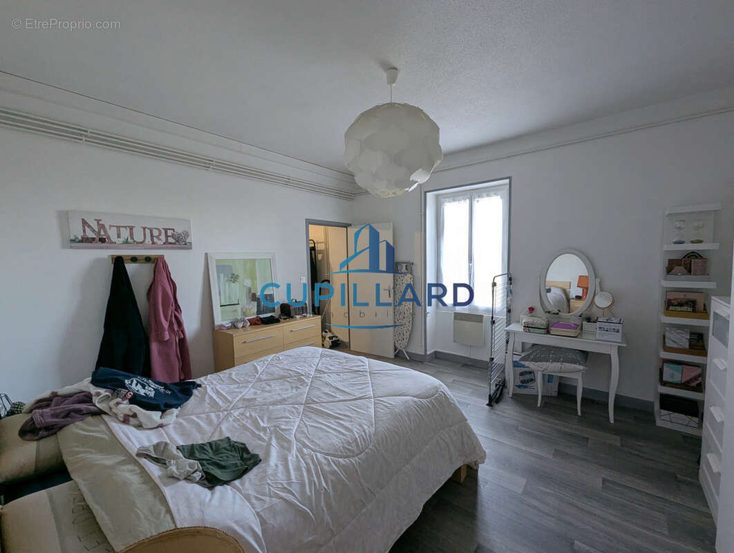 Appartement à SAINT-GERMAIN-LESPINASSE