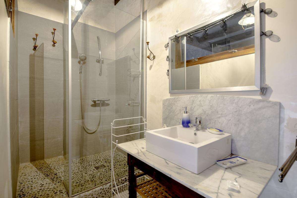 Maison 260 m² à Saint-Selve  - photo 19