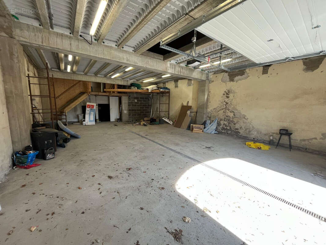 Commerce à LAQUEUILLE