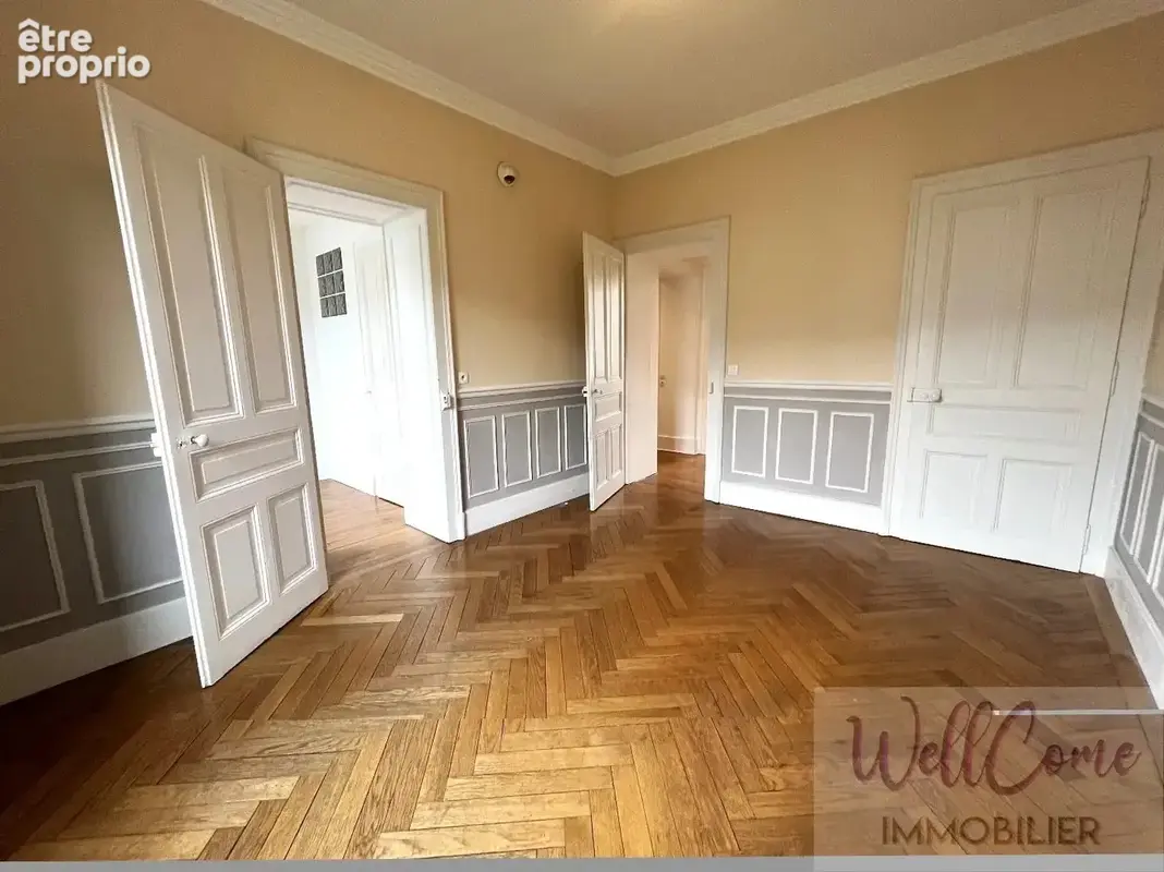 Appartement 61 m² plein de charme avec cave a deux pas des commerces - photo 4