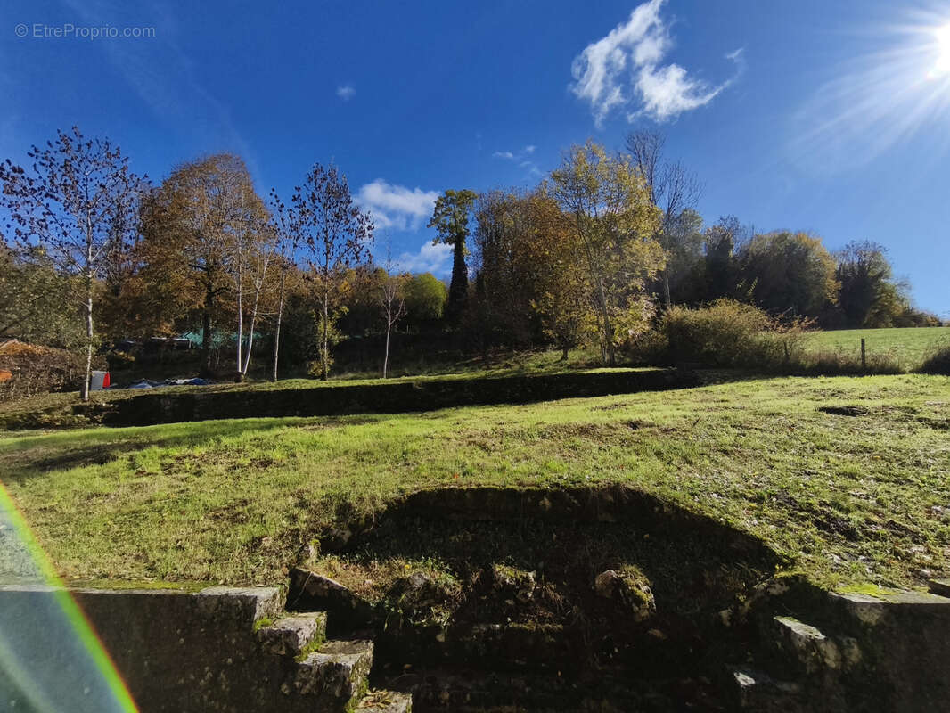 Maison à THEZILLIEU