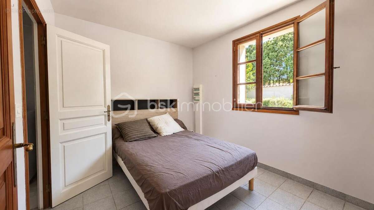 Maison traditionnelle avec très belle vue, grands volumes et terrain de plus de 2 000 m² - photo 14