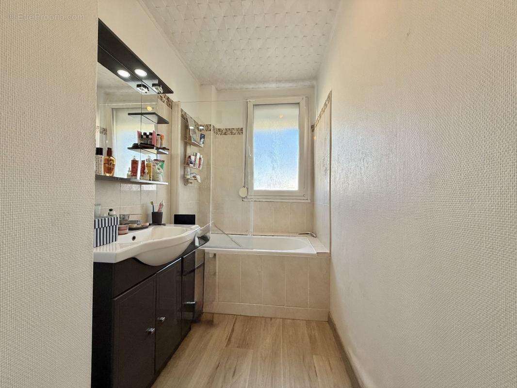 Appartement à CHENOVE