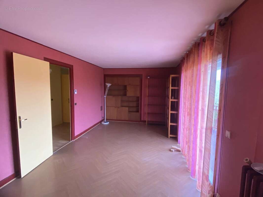 Maison à SAINT-YZAN-DE-SOUDIAC