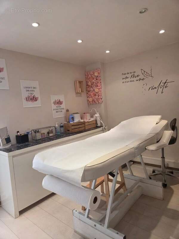 Commerce à SAINT-LAURENT-DU-VAR