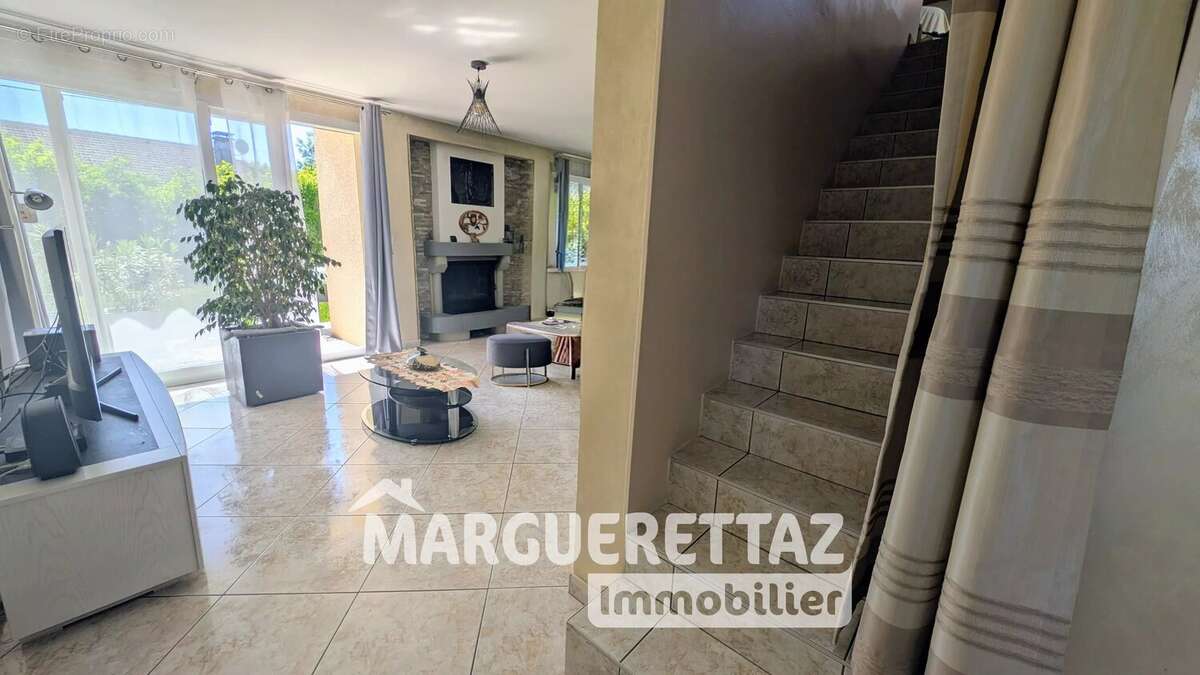 Maison à VETRAZ-MONTHOUX
