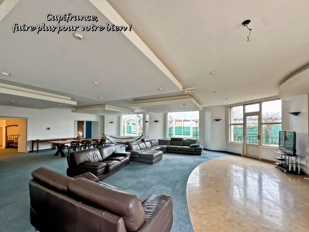 Maison à vendre 11 pièces LA CLAYETTE (71) - 530m ² habitables - 13 pièces - piscine - dépendances - terrain 3822 m² - photo 16