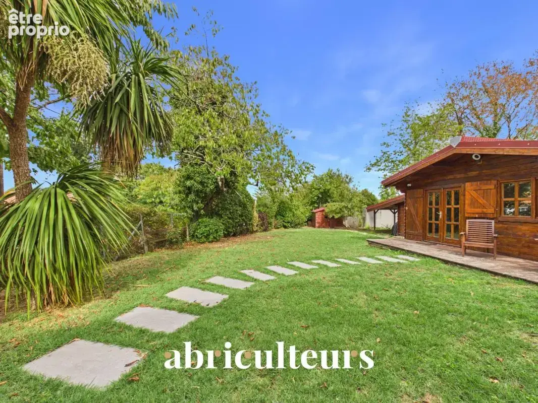 Maison de plain-pied de 140 m² - 4 chambres -5 parking - Saint-Jean-de-Boiseau (44640) - photo 3