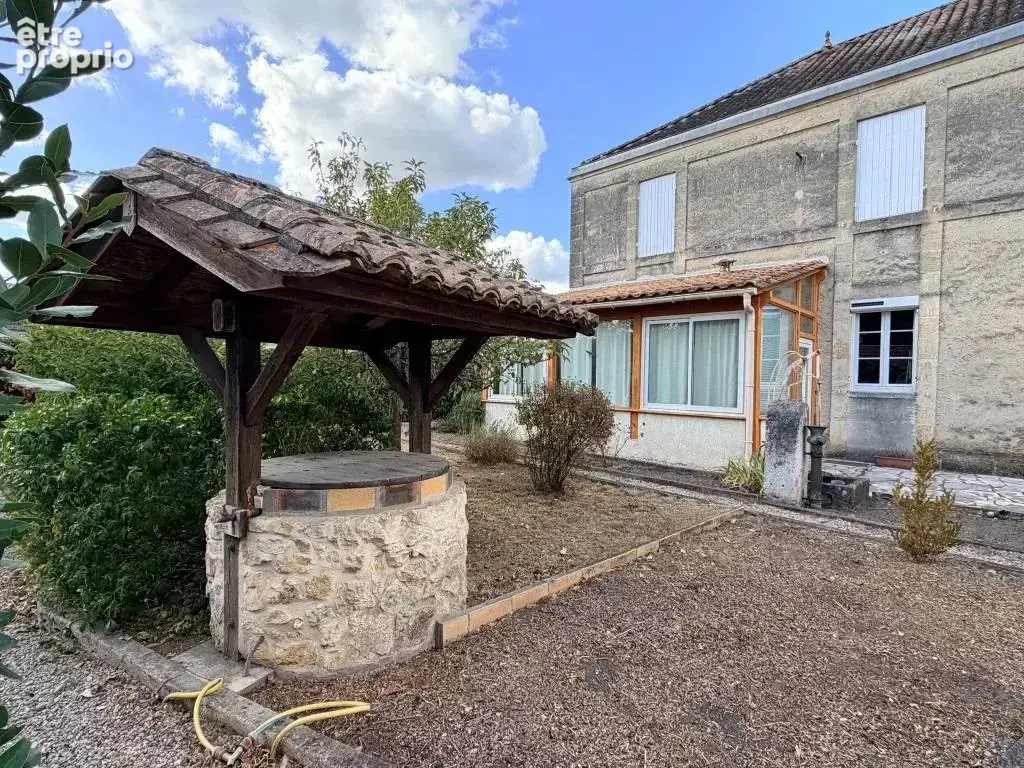 Maison à SAINT-YZAN-DE-SOUDIAC