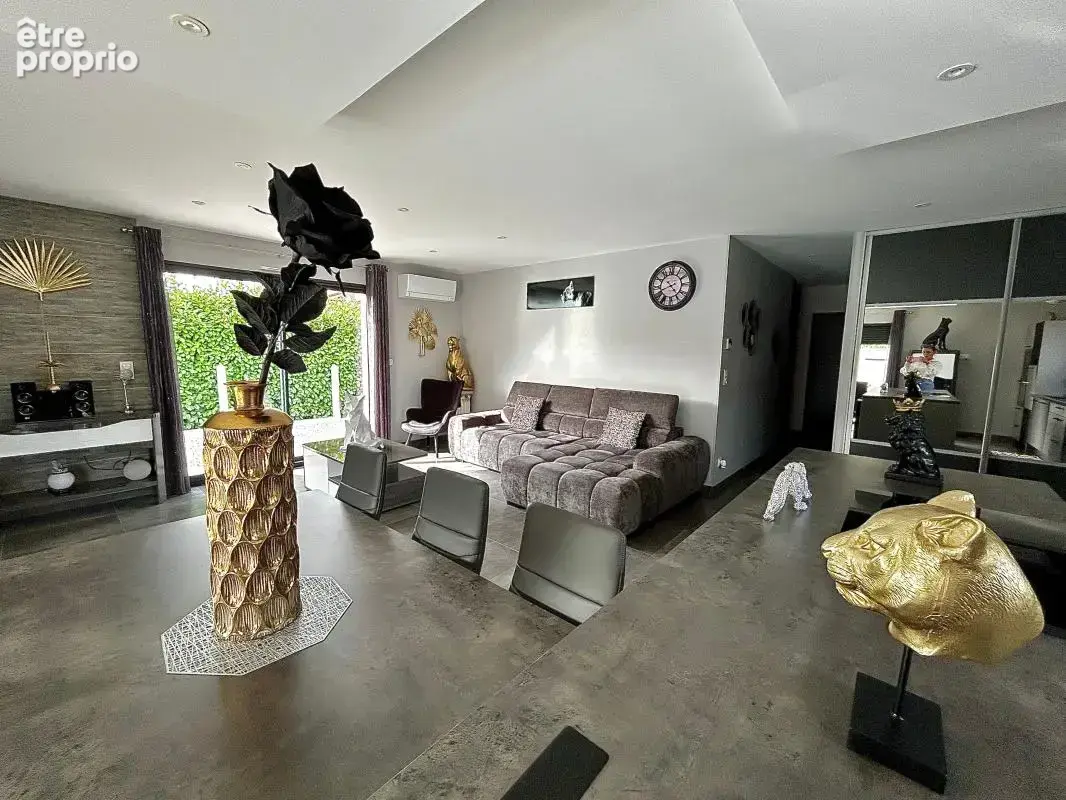 Maison contemporaine de plain-pied : piscine, garage et cadre de vie idéal - photo 3
