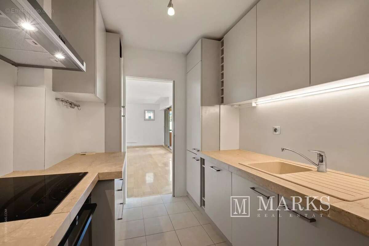 Appartement spacieux de trois chambres avec vue mer - photo 12